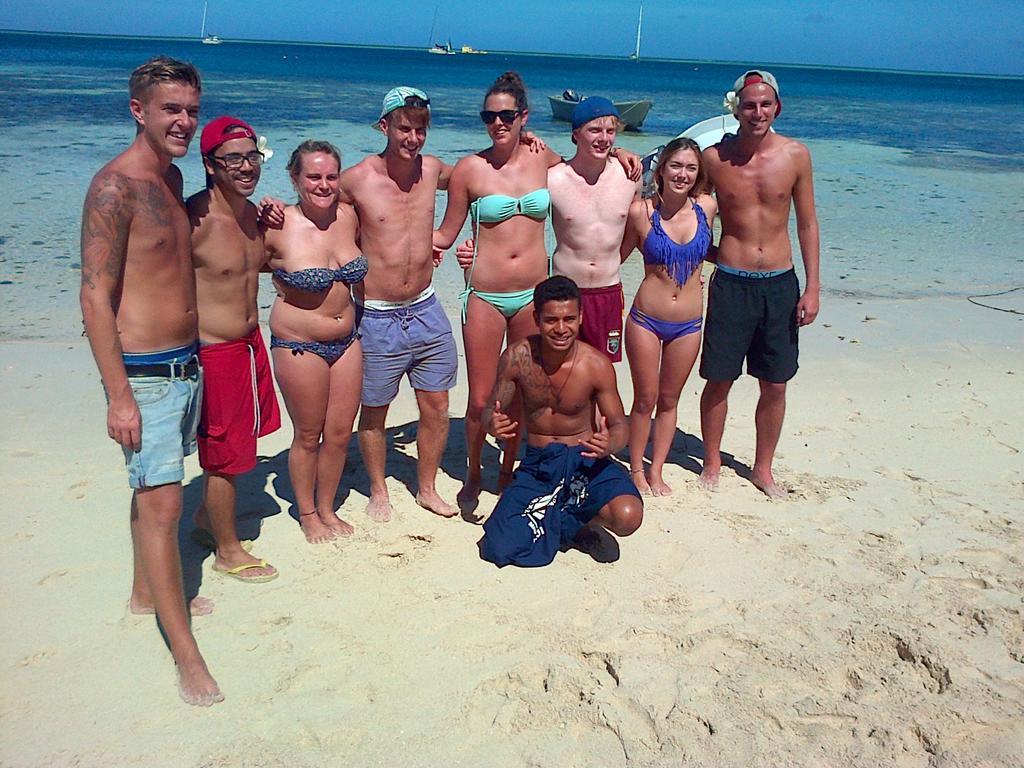 Ratu Kini Backpackers And Dive Resort Mana Island Exterior foto