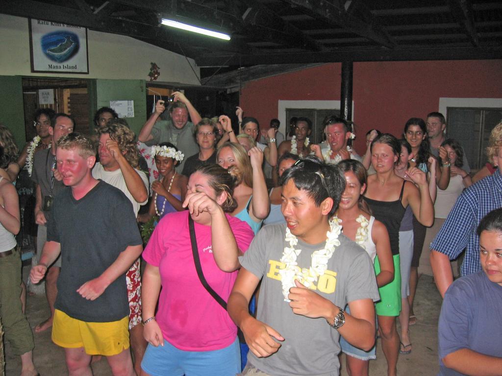 Ratu Kini Backpackers And Dive Resort Mana Island Exterior foto