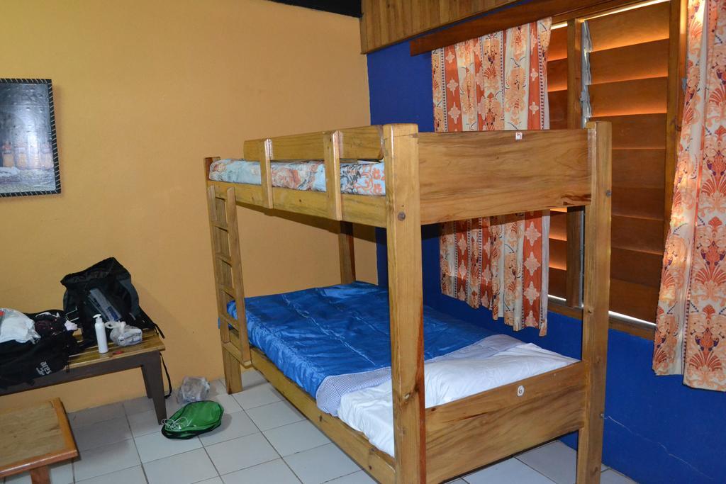 Ratu Kini Backpackers And Dive Resort Mana Island Quarto foto