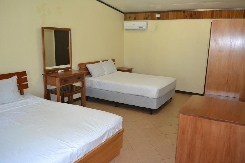 Ratu Kini Backpackers And Dive Resort Mana Island Quarto foto