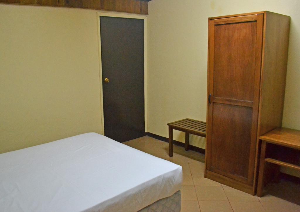 Ratu Kini Backpackers And Dive Resort Mana Island Quarto foto