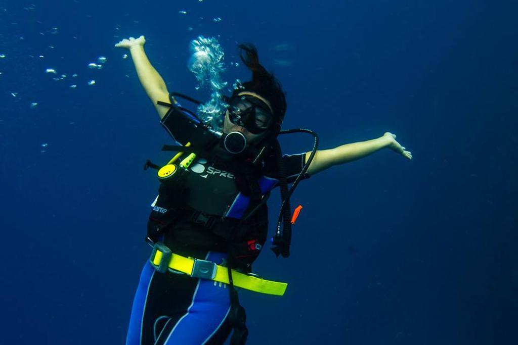 Ratu Kini Backpackers And Dive Resort Mana Island Exterior foto