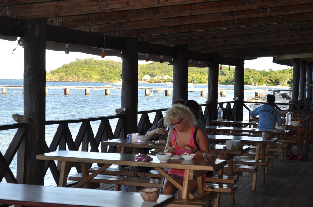 Ratu Kini Backpackers And Dive Resort Mana Island Exterior foto