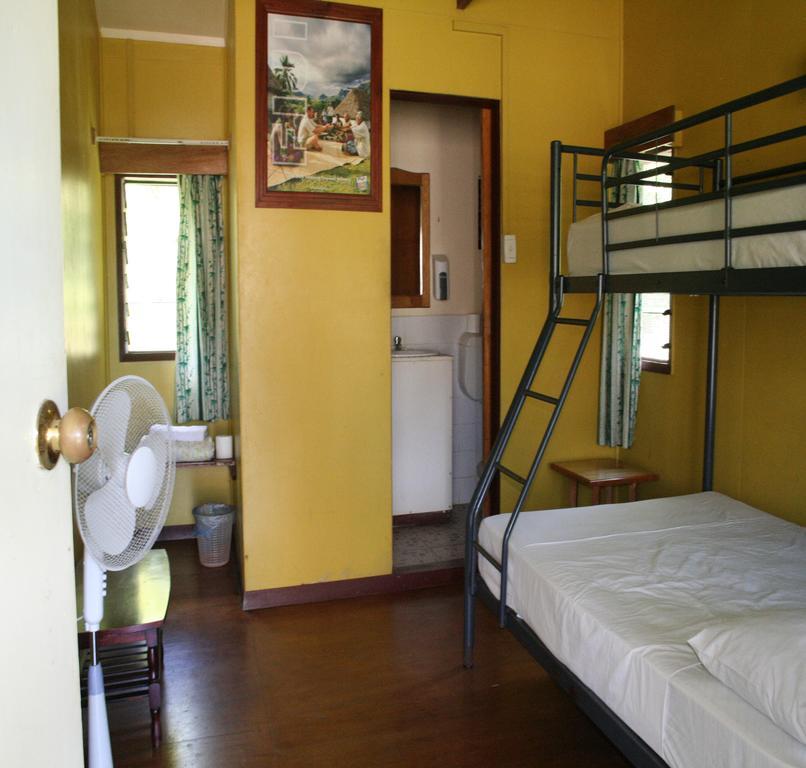 Ratu Kini Backpackers And Dive Resort Mana Island Exterior foto