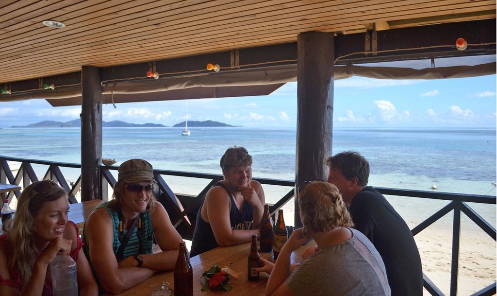 Ratu Kini Backpackers And Dive Resort Mana Island Exterior foto