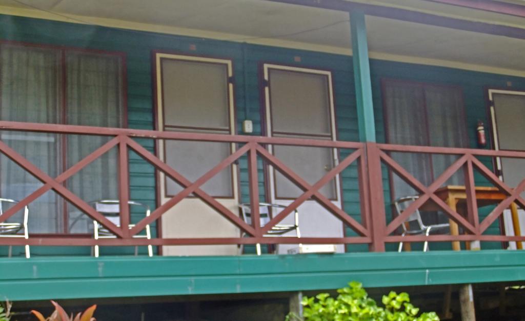 Ratu Kini Backpackers And Dive Resort Mana Island Exterior foto