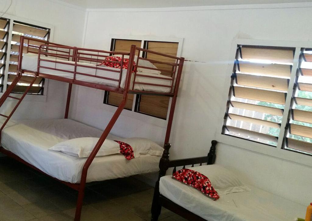 Ratu Kini Backpackers And Dive Resort Mana Island Exterior foto