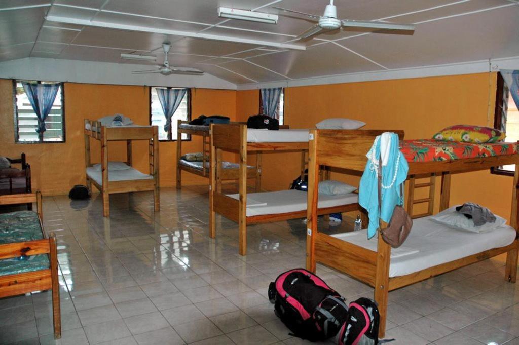 Ratu Kini Backpackers And Dive Resort Mana Island Quarto foto