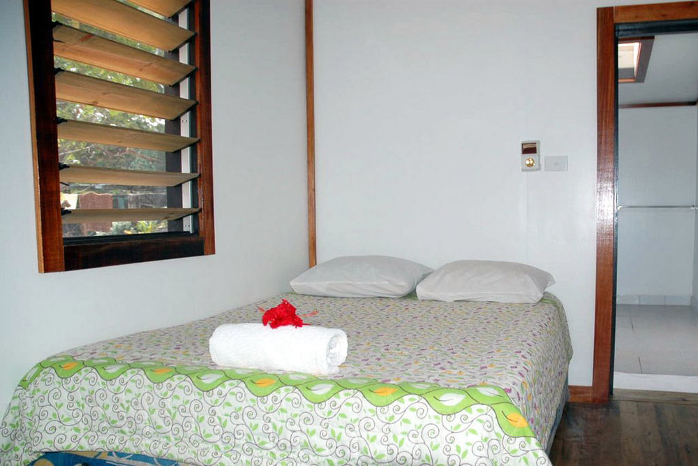 Ratu Kini Backpackers And Dive Resort Mana Island Exterior foto