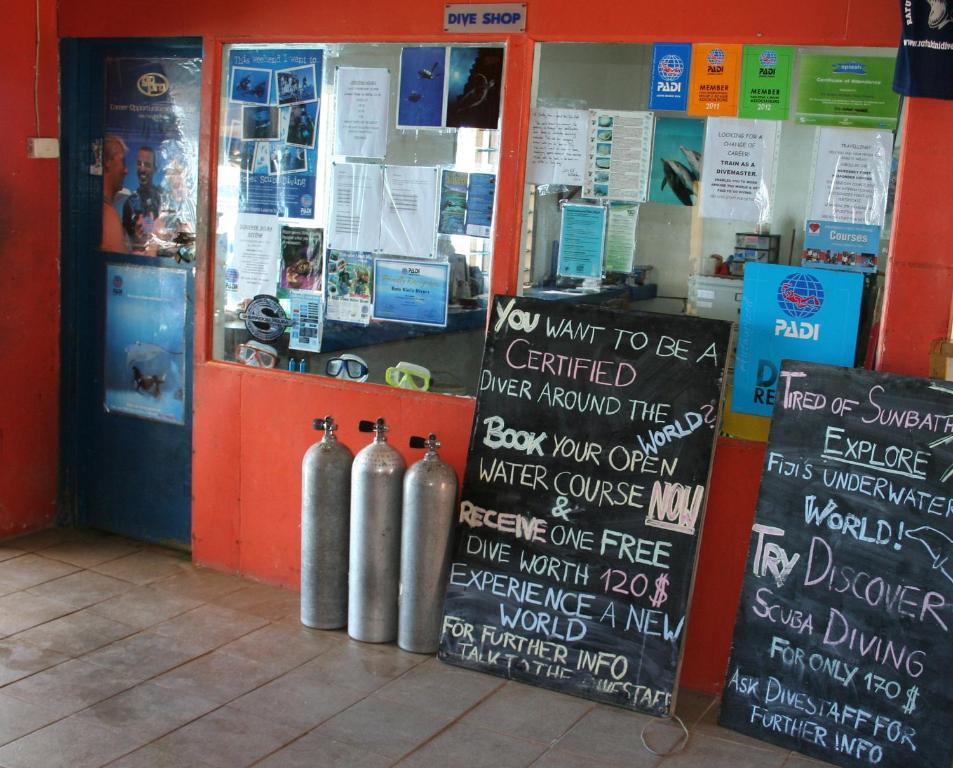 Ratu Kini Backpackers And Dive Resort Mana Island Exterior foto