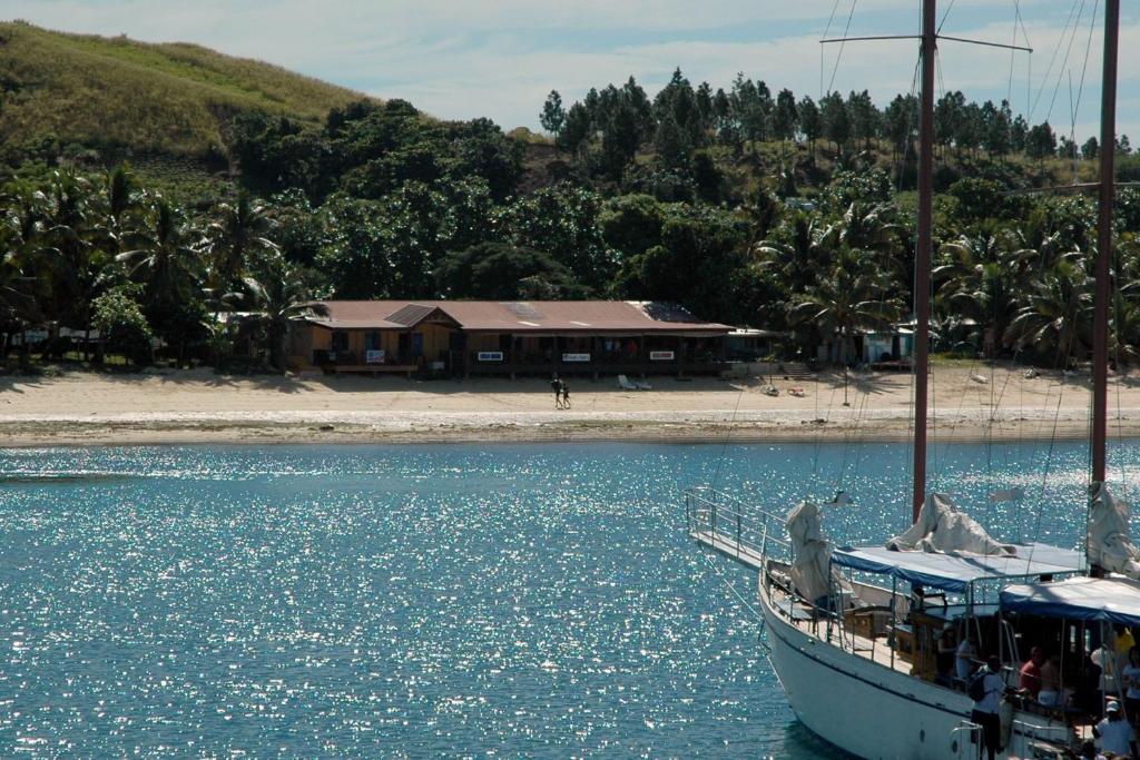 Ratu Kini Backpackers And Dive Resort Mana Island Exterior foto